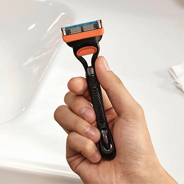 Бритва Gillette Fusion 5 мужская + 3 сменные кассеты
