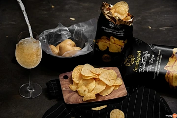 Чипсы Snackgold со вкусом Черный трюфель, 125г