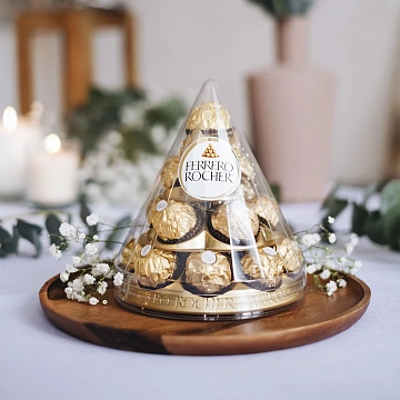 Набор конфет Ferrero Rocher Пирамида хрустящие из молочного шоколада, 213г