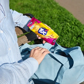 Крекеры Tuc Original копченые колбаски, 100г