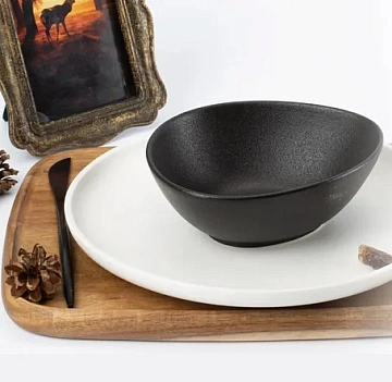 Салатник треугольный Domenik Rock black, 16см