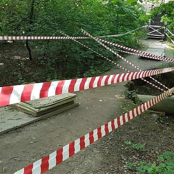 Лента оградительная красно-белая 75мм х250м