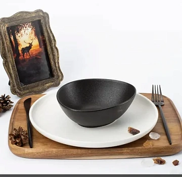 Салатник треугольный Domenik Rock black, 16см