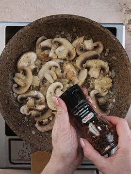 Приправа Kotanyi Перечная смесь с паприкой, 50г