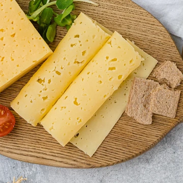 Сыр Радость вкуса Российский полутвердый нарезка 45%, 350г