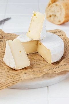 Сыр мягкий Vitalat Бри с белой плесенью 60%, 125г